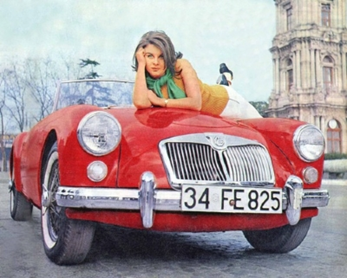 Fatma Girik\'in Eskimeyen Otomobili de Hayatın Merkezi\'ndeydi