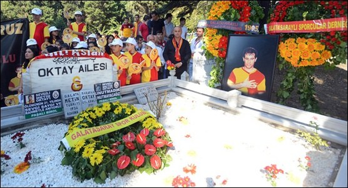 Galatasaray Taraftarı Metin Oktay\'ı Unutmadı