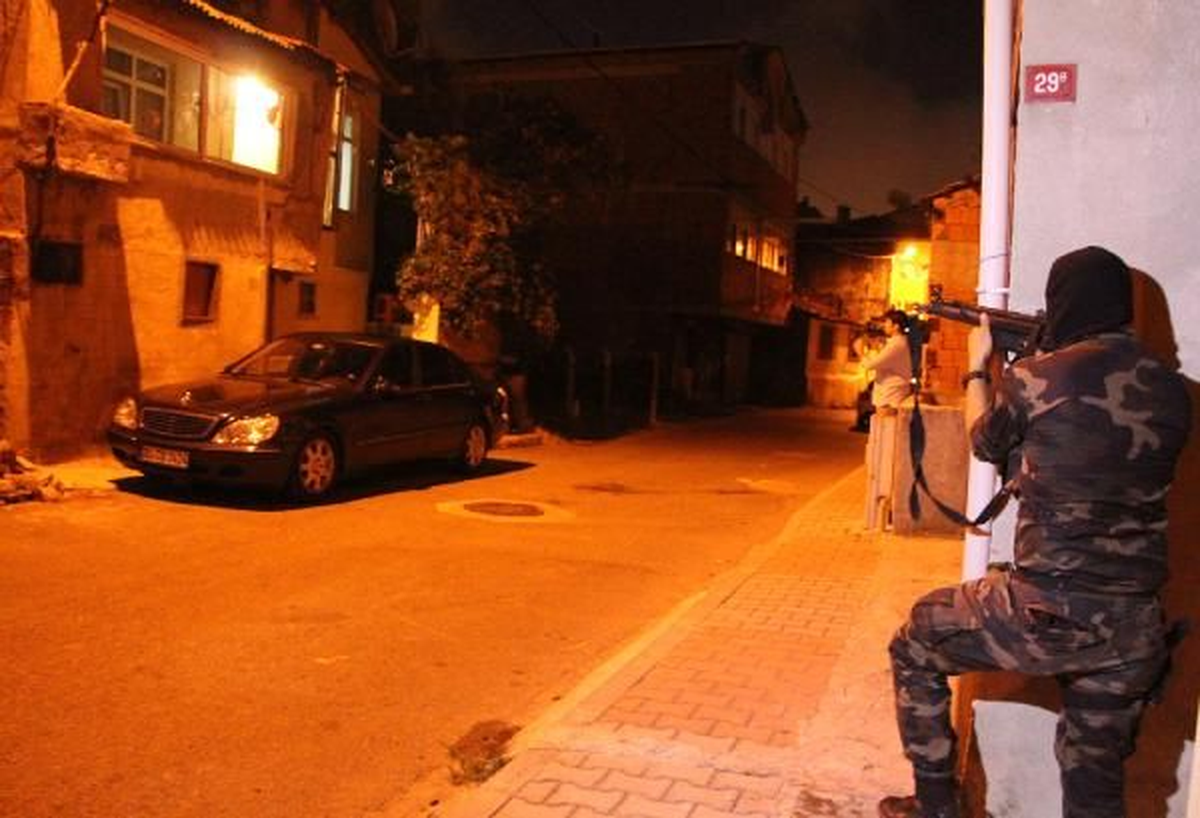 Gazi Mahallesi\'nde Narkotik Operasyonu