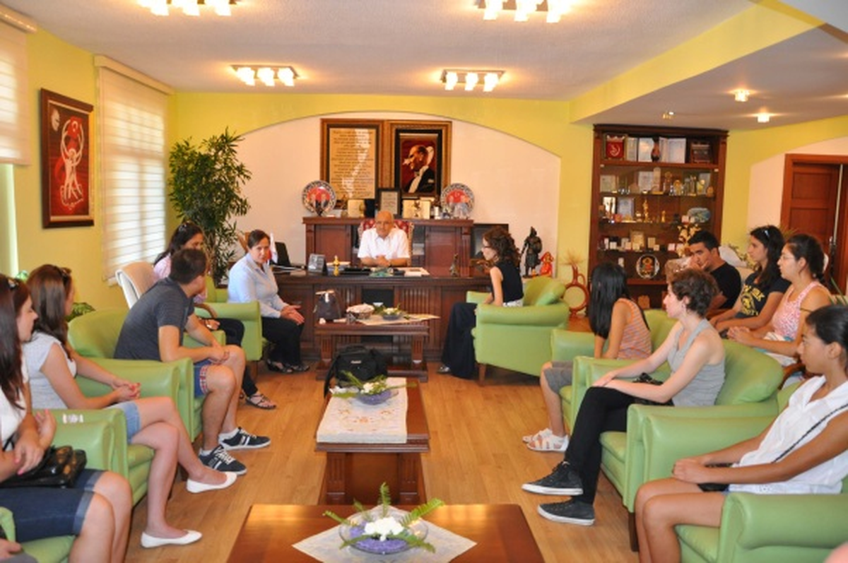 Gençler Tarsus Belediye Başkanı Kocamaz\'ı Ziyaret Etti