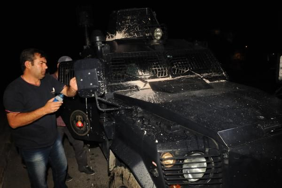 Hatay\'da İzinsiz Gösteri Yapan Grup Dağıldı