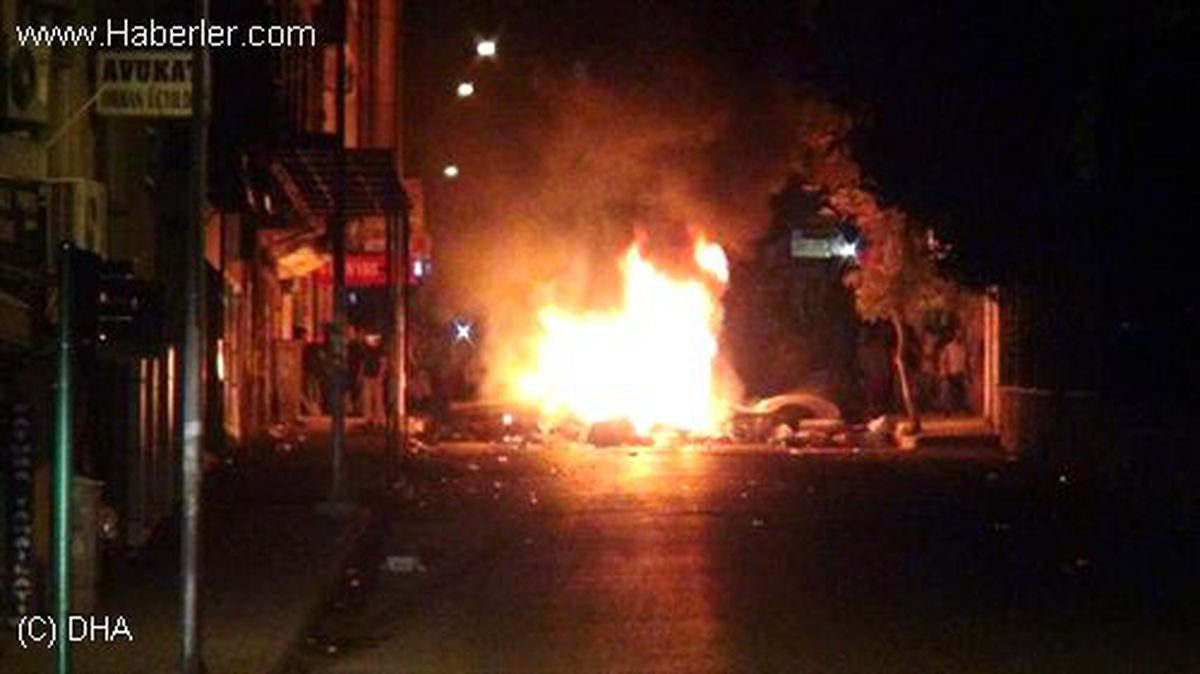 Hatay\'daki Protestolar Gece de Devam Etti