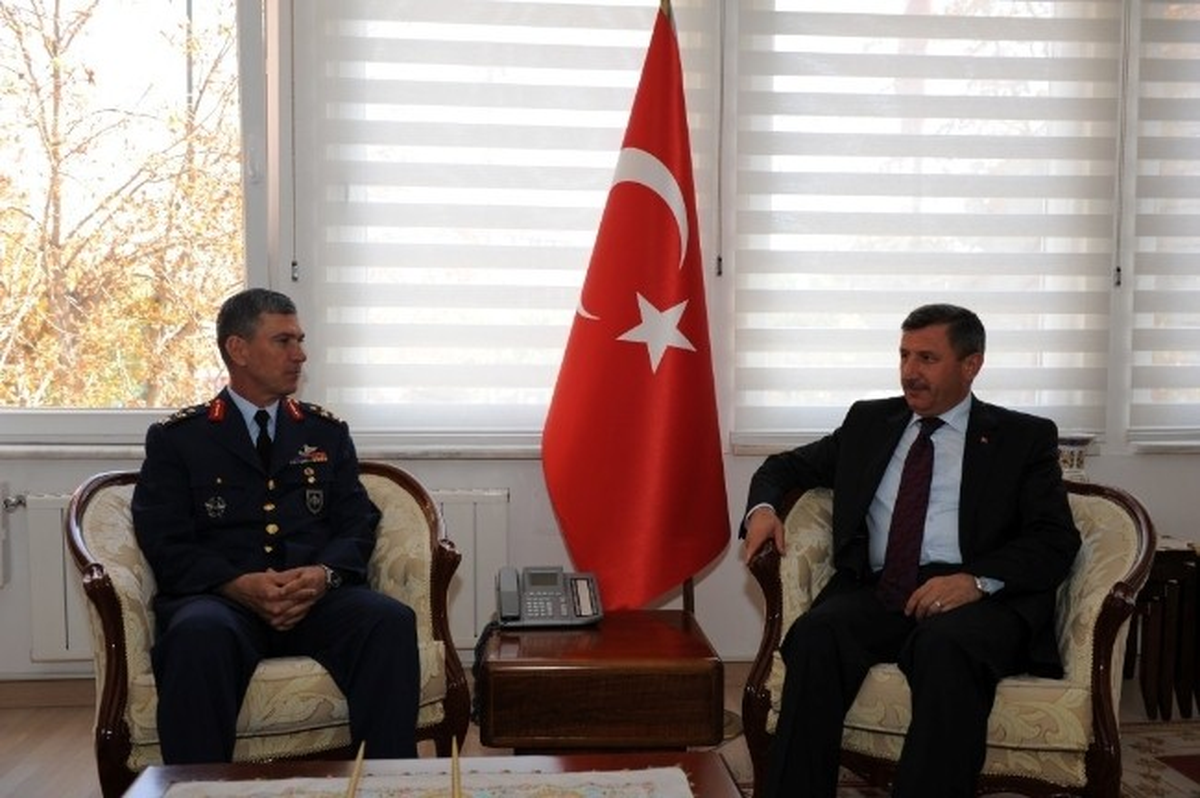 Hava Eğitim Komutanı Çetin'den Vali Yılmaz'a Ziyaret