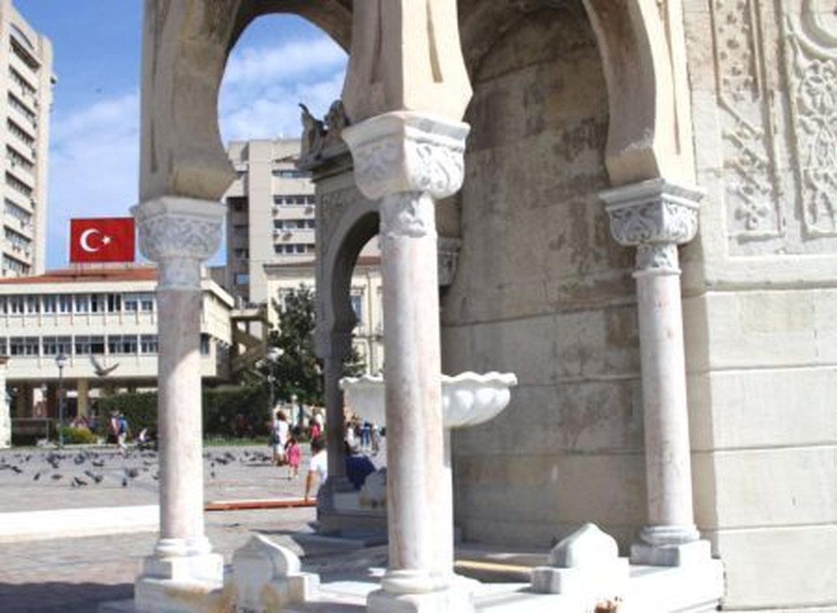 İzmir\'in Simgesi Tarihi Saat Kulesinden Hırsızlık