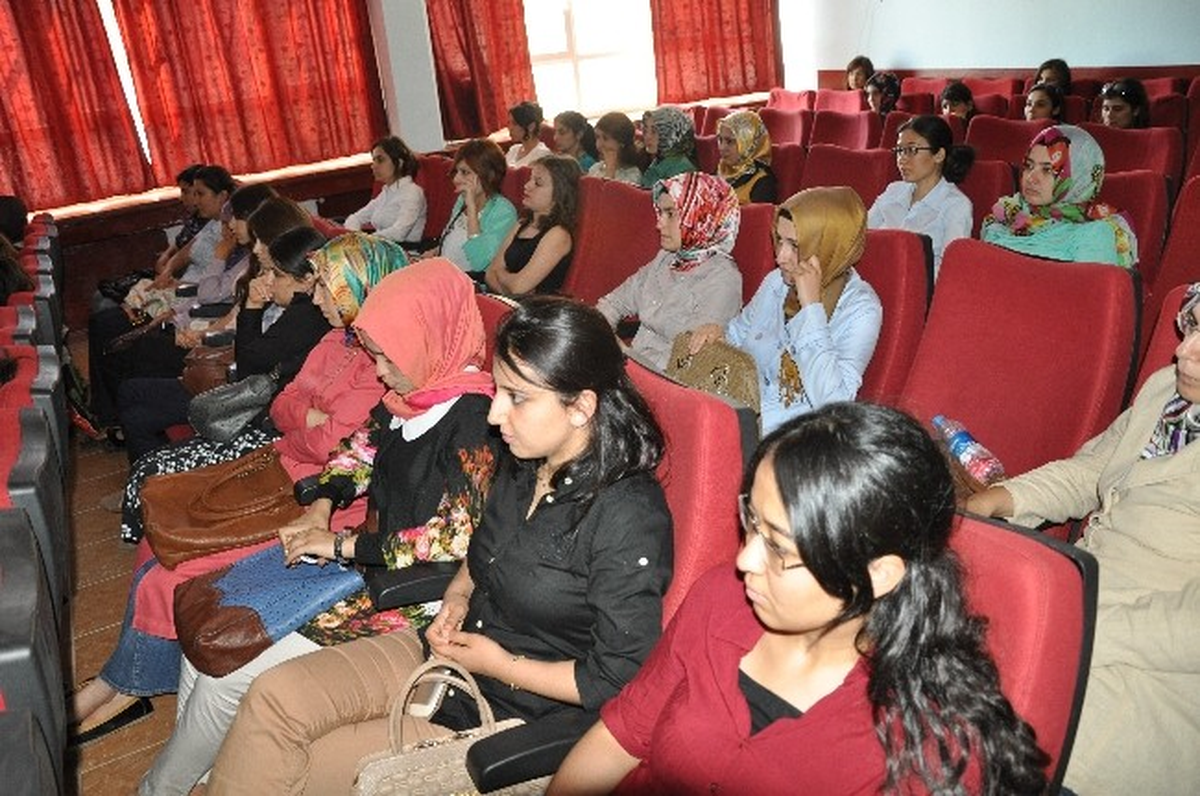 Kozan\'da 71 Aday Öğretmen İçin Seminer Verildi