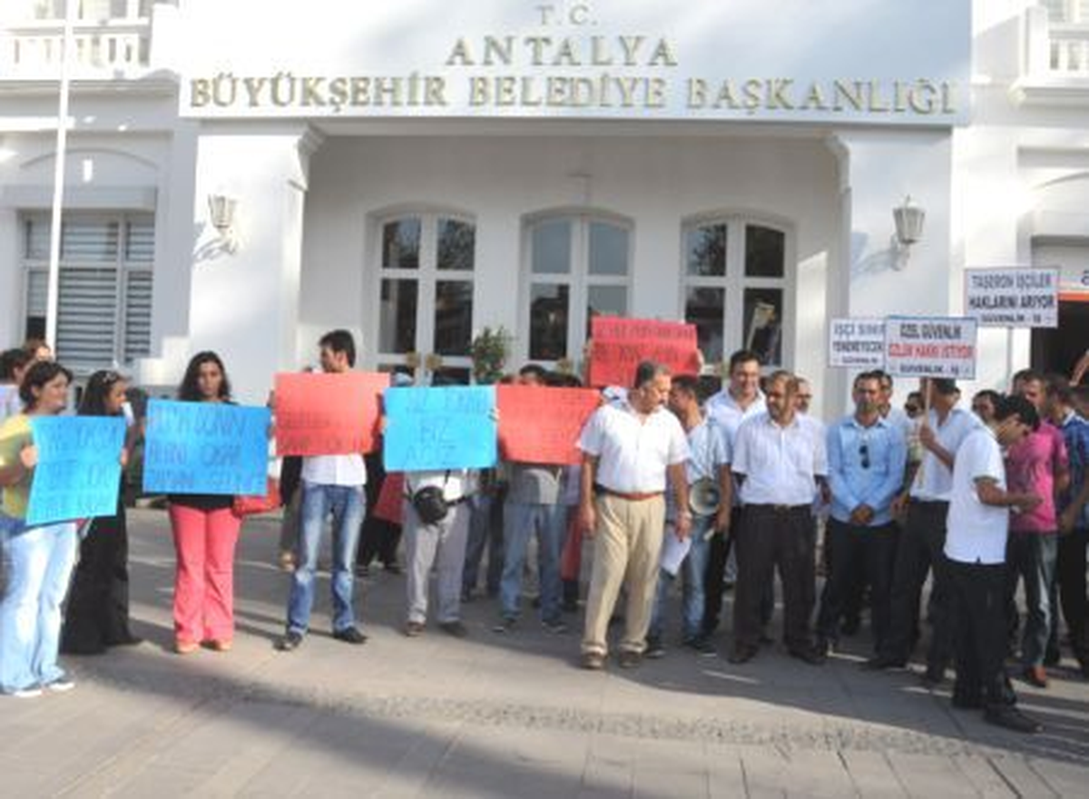 Maaşlarını Alamayan Özel Güvenlikçiler Eylem Yaptı
