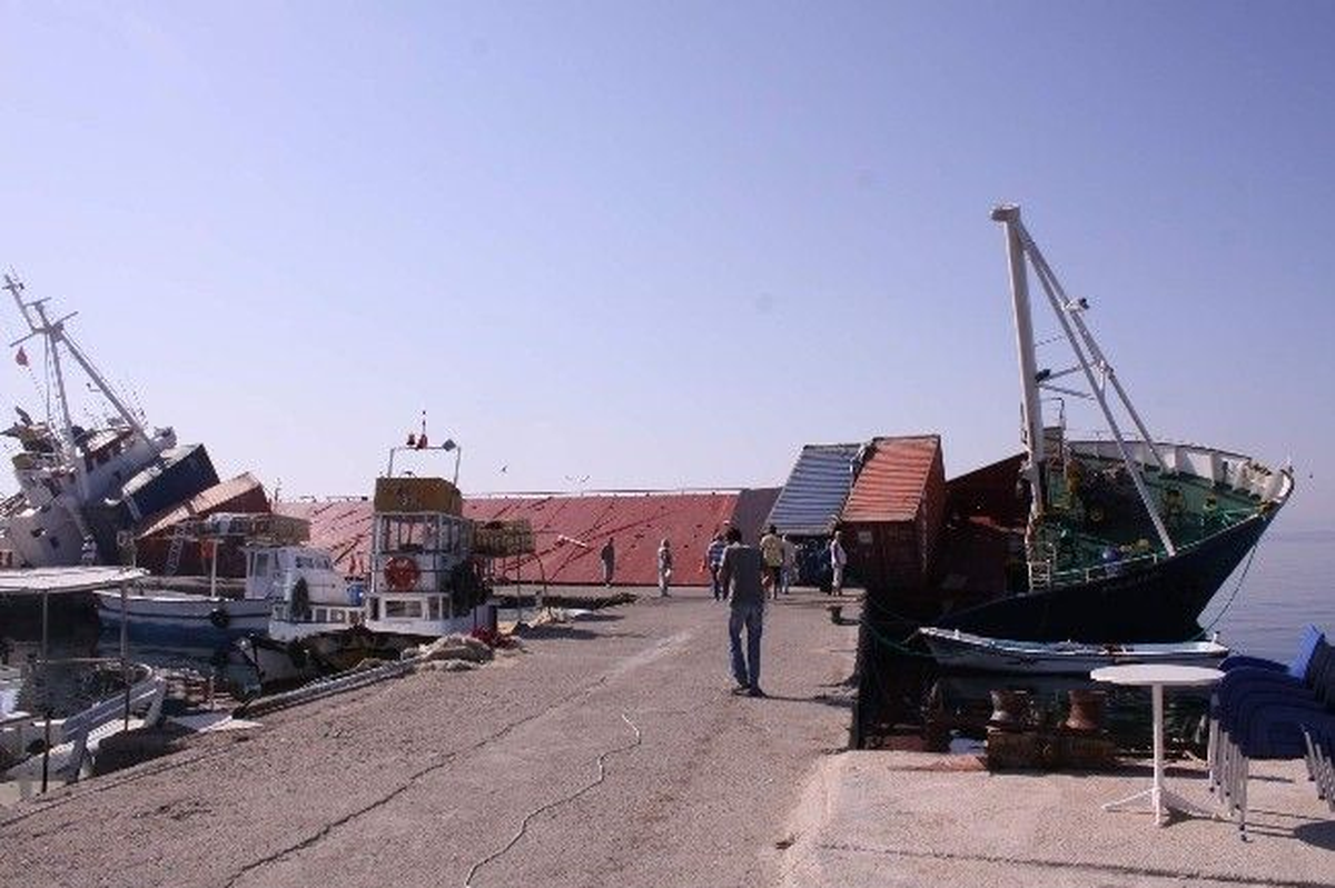 Marmara Denizi\'nde Yan Yatan Yük Gemisi