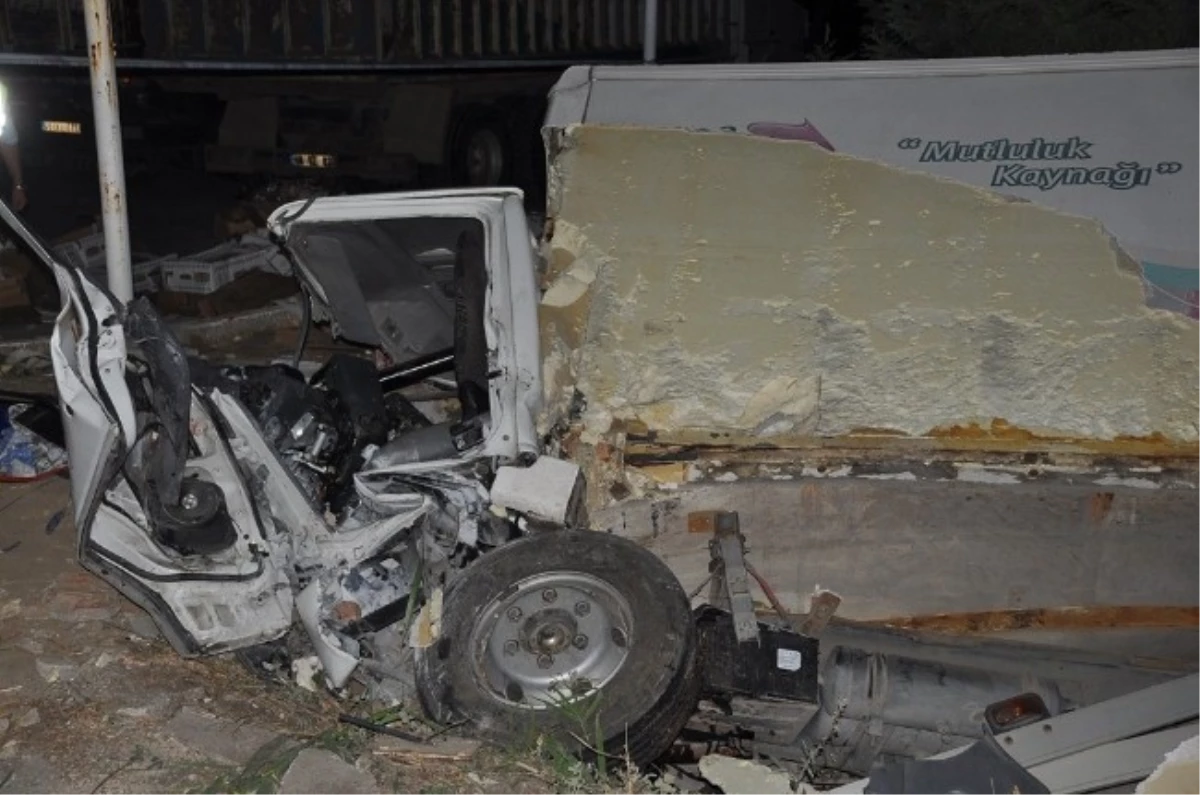 Milas\'ta Trafik Kazası; 1 Ölü, 1 Yaralı