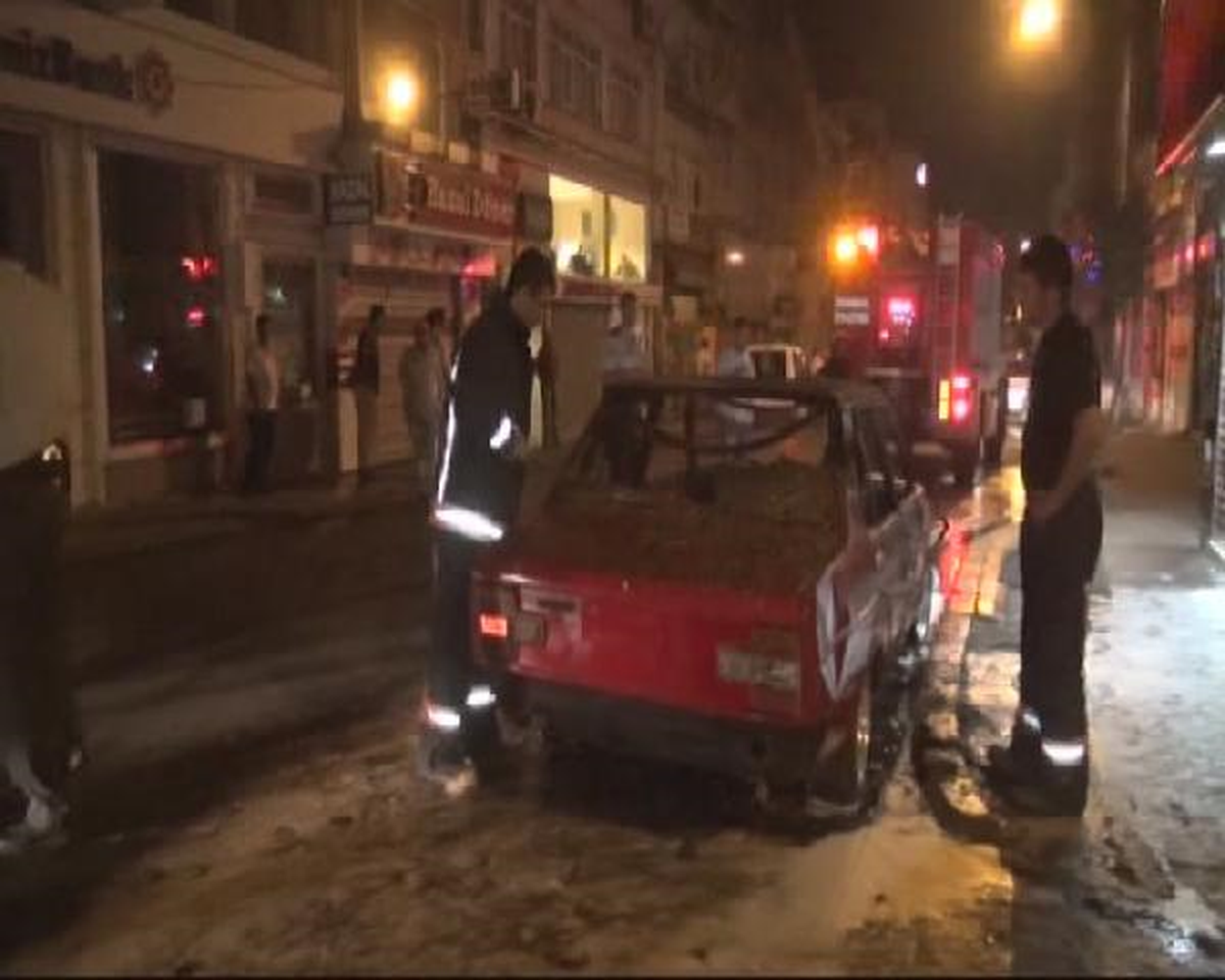 Molotof Atılan Otomobil Kullanılamaz Hale Geldi