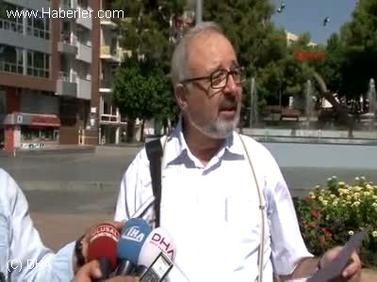 Profesör Ökçesiz\'den Tek Kişilik Eylem