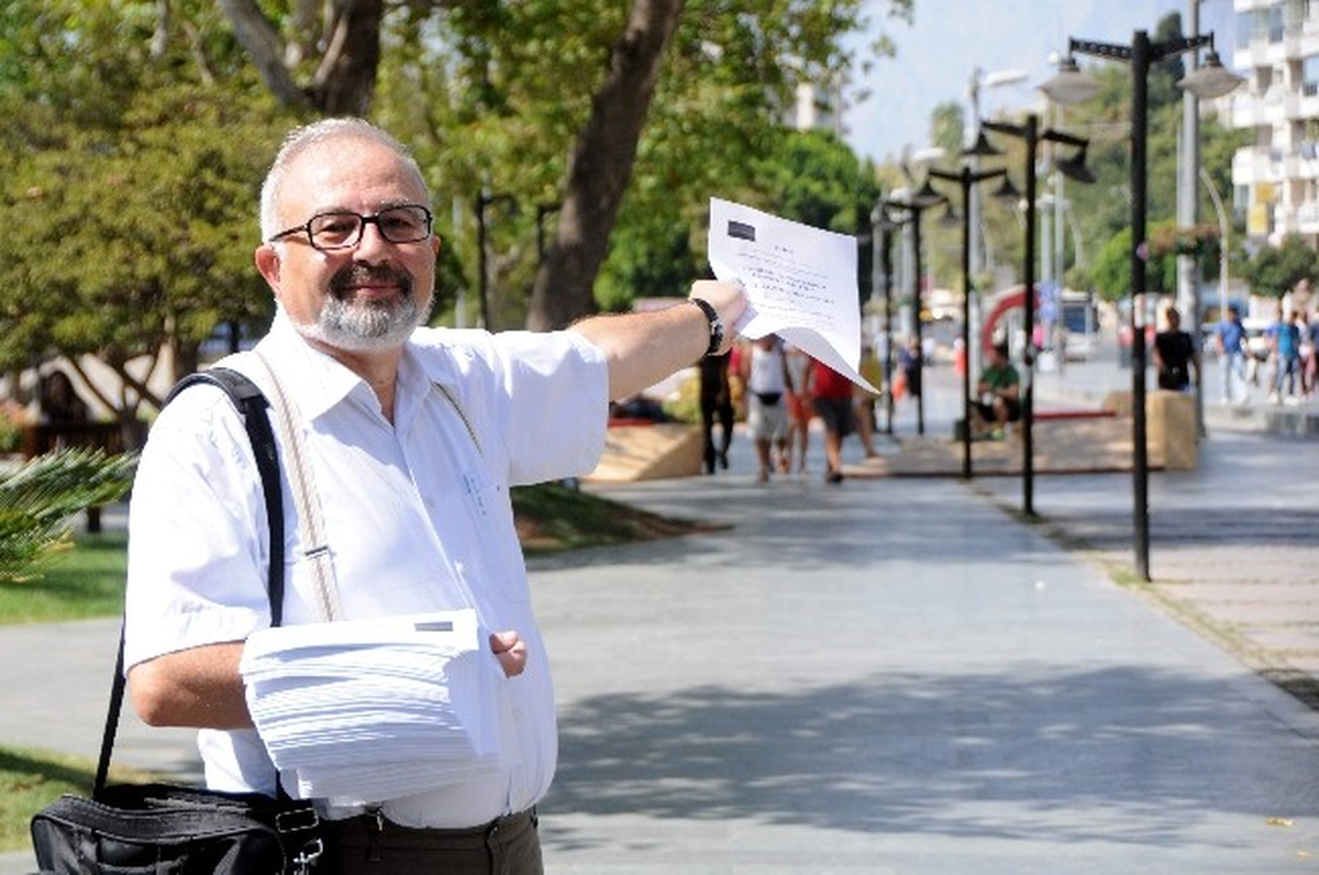 Profesörden \'Uygar Direniş\' Eylemi