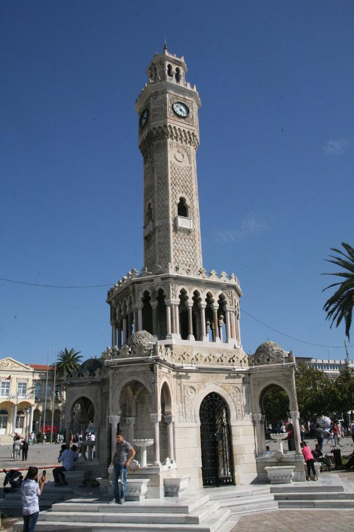 Saat Kulesi\'nin Çeşmeleri Yine Çalındı