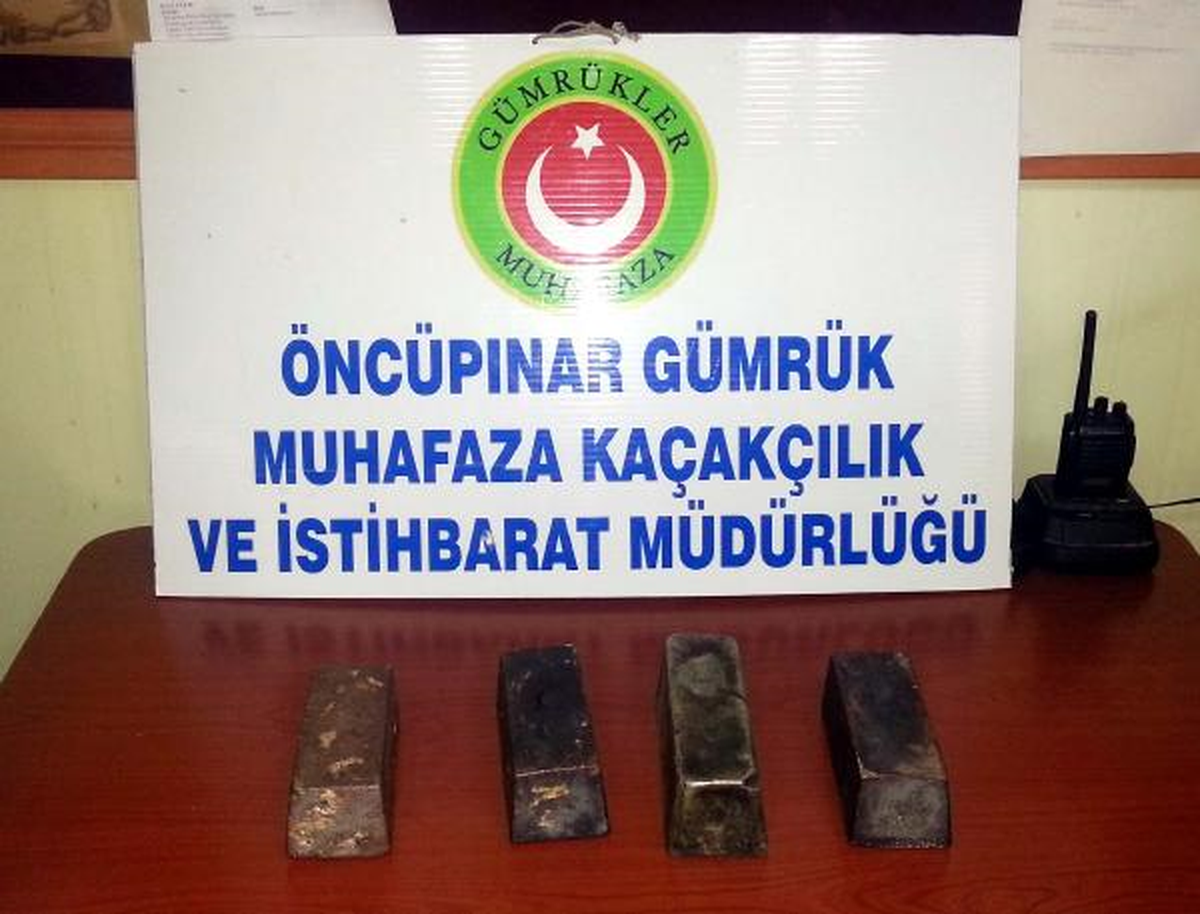 Suriyeli\'nin Çantasından 4 Gümüş Külçe Çıktı