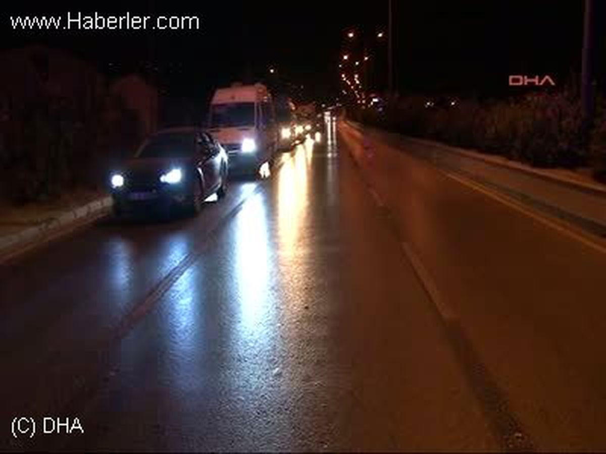 İzmir\'de, 8 Aylık Hamile Kadın Kazada Bebeğini Kaybetti