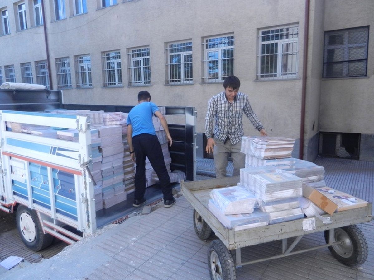 Akşehir\'de Ücretsiz Kitap Dağıtımları Bitirildi