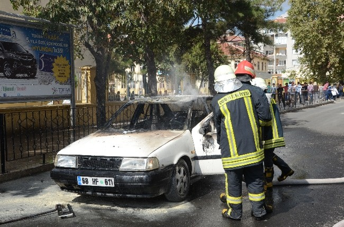 Araç Yangını Amatör Kamerada