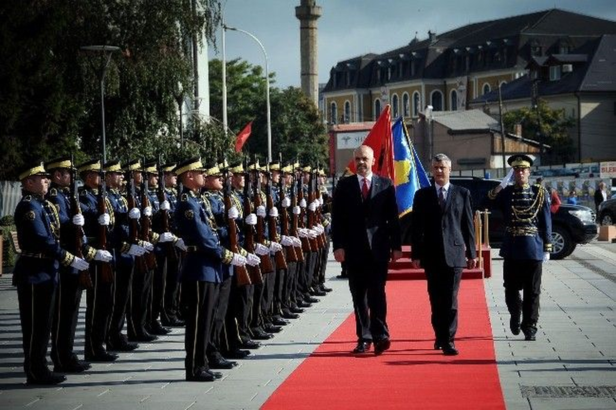 Arnavutluk\'un Yeni Başbakanı Edi Rama Kosova\'yı Ziyaret Etti
