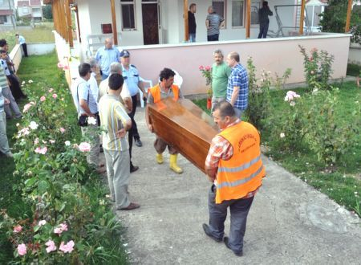 Baba Oğul Av Tüfeğiyle Vurulmuş Olarak Bulundu