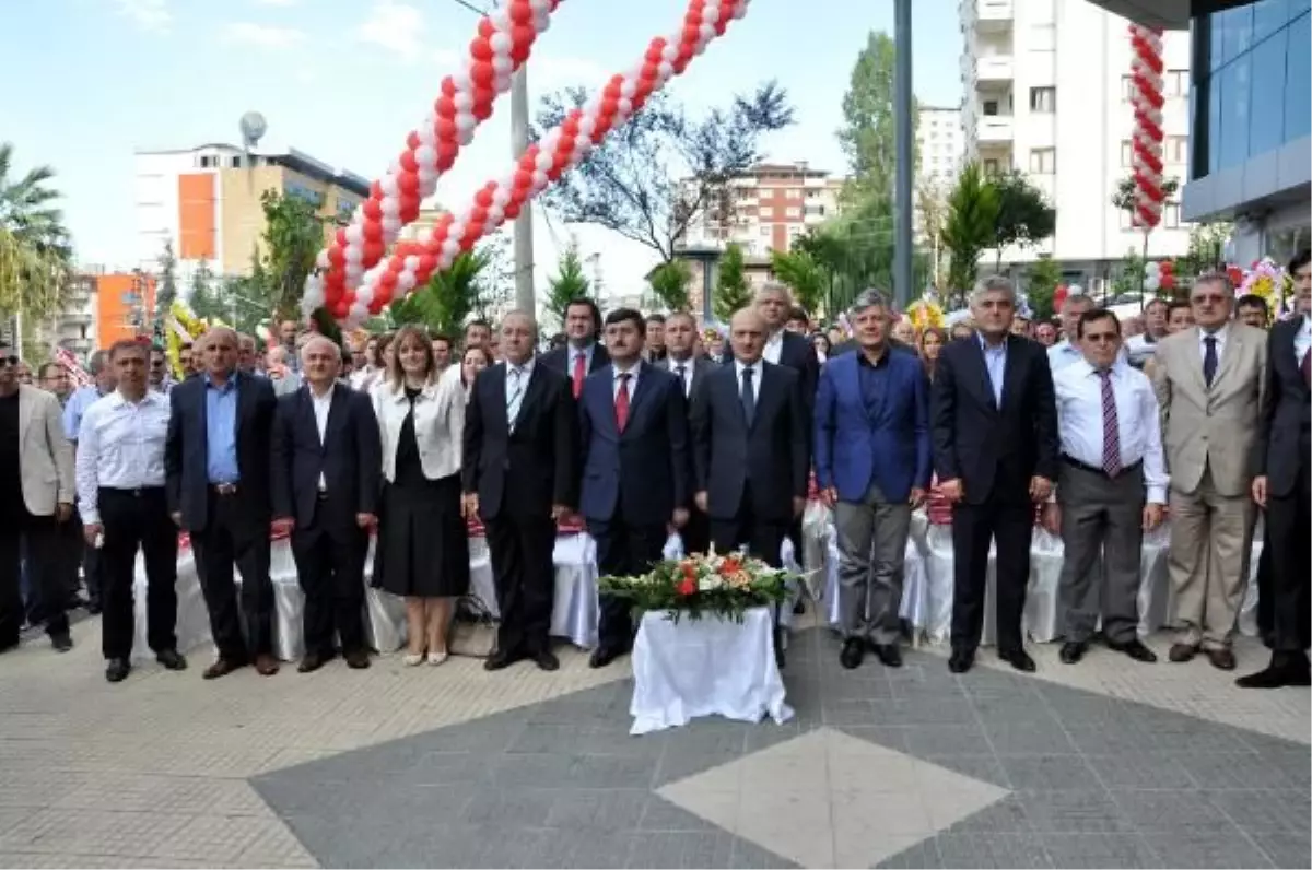 Bakan Bayraktar Trabzon\'da Özel Okulu Açılışı Yaptı