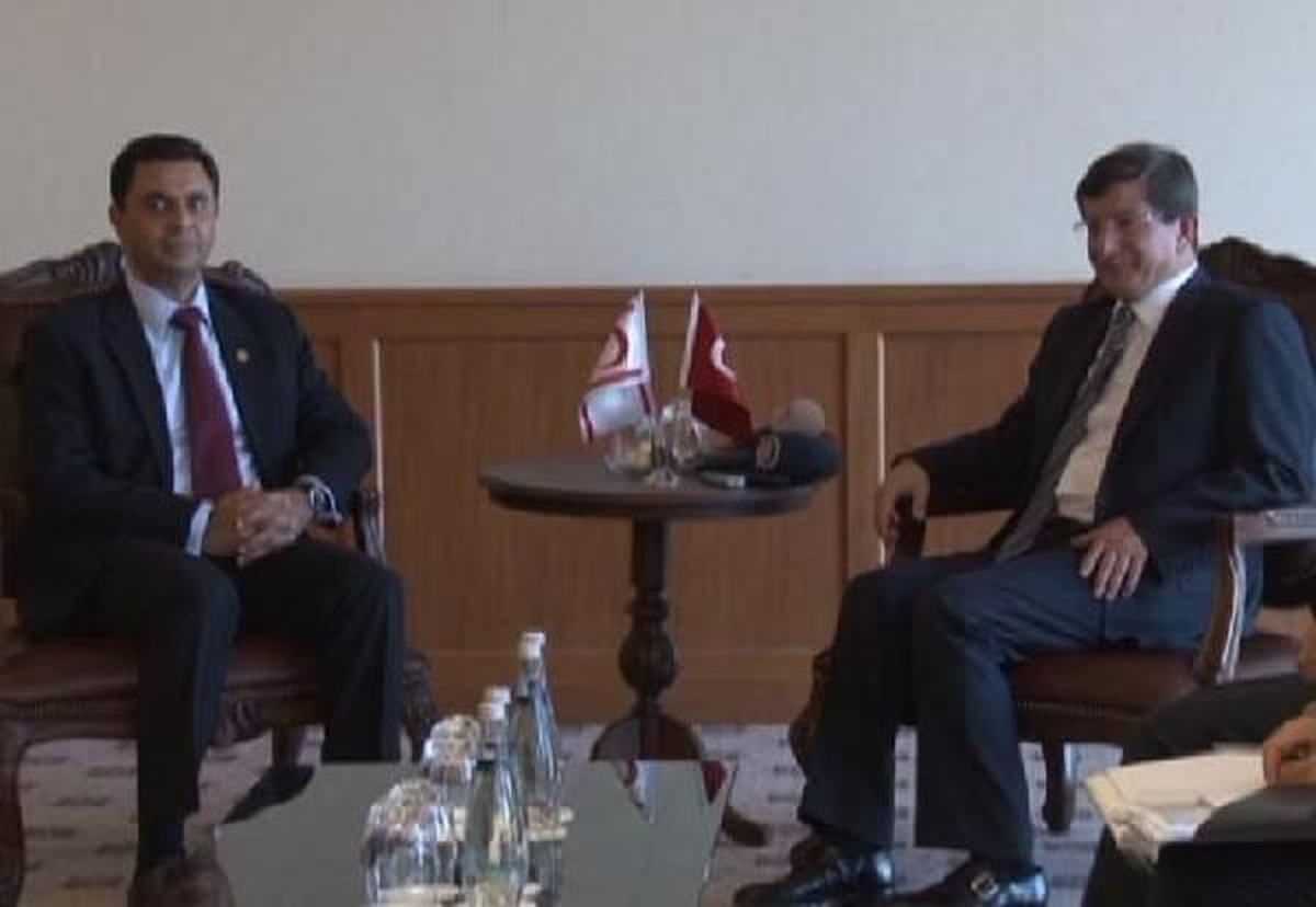 Bakan Davutoğlu, KKTC Dışişleri Bakanı Nami ile Bir Araya Geldi