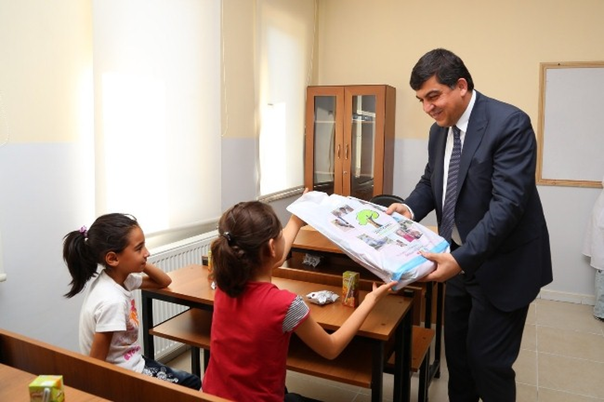 Başkan Fadıloğlu\'ndan Yetim Öğrencilere Hediye