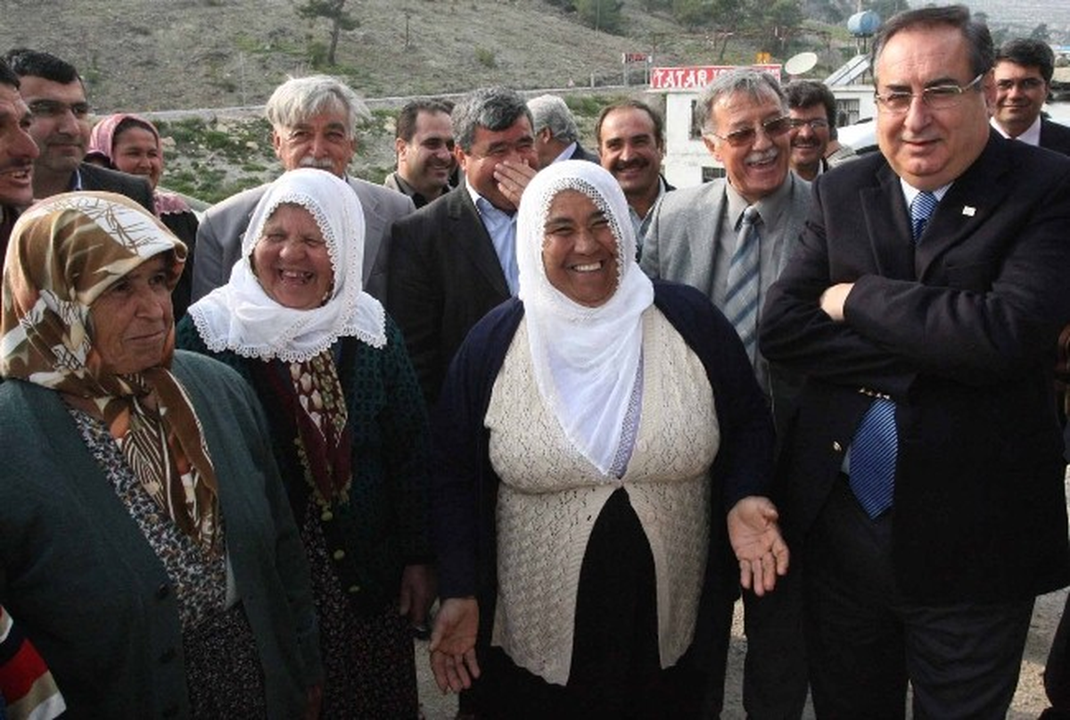 Başkan Özcan; "Kadınlara Daha Fazla Yer Verilmeli"