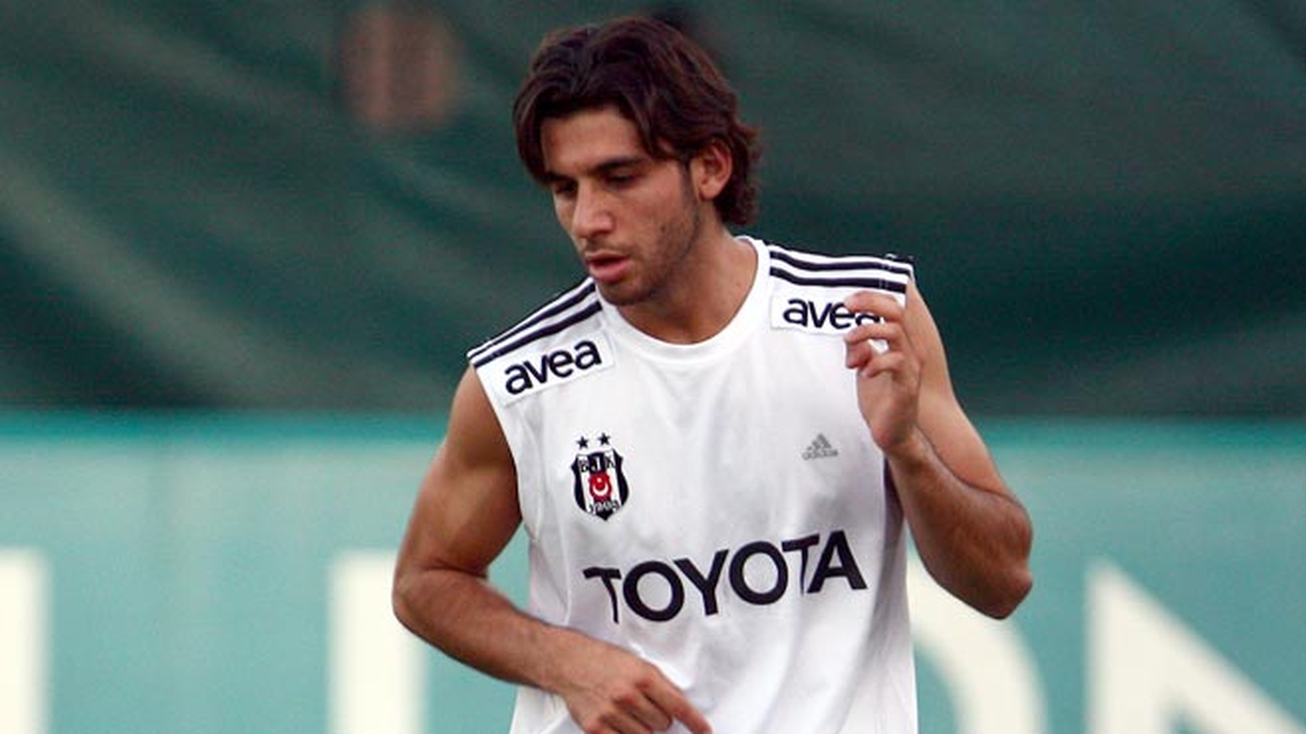 Beşiktaşlı İsmail Köybaşı, Elinden Ameliyat Oldu