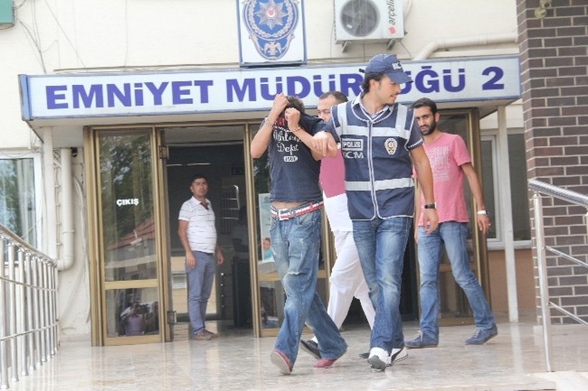 Bursa\'da, \'Dur\' İhtarına Uymayan Araçtan 63 Kilo Esrar Çıktı