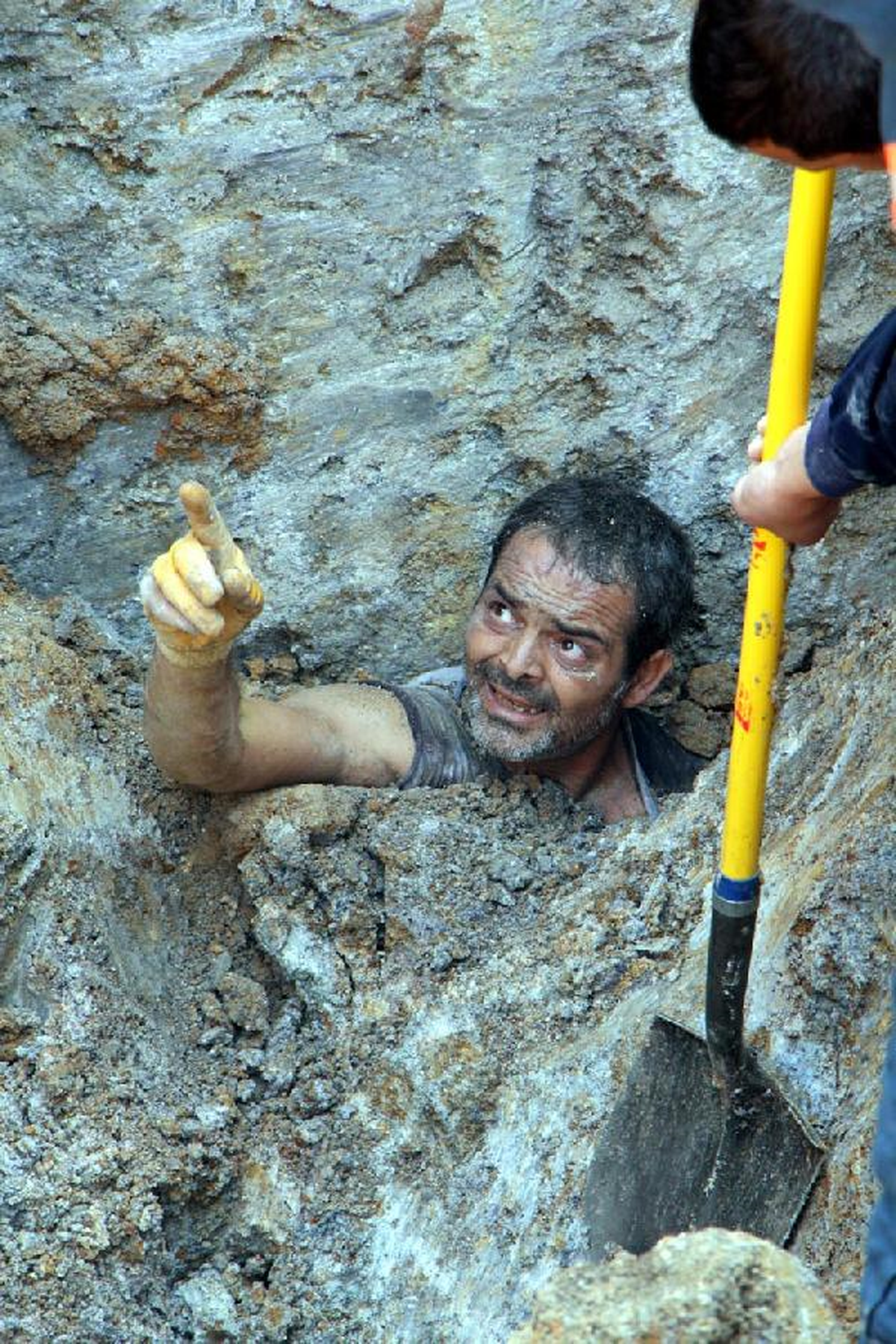 Göçük Altında Kalan İşçi Kurtarıldı