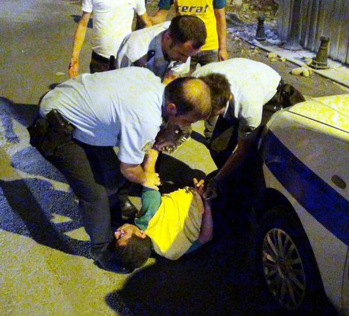 Zorluk Çıkaran Yaralı,Kelepçe Takılarak Hastaneye Götürüldü