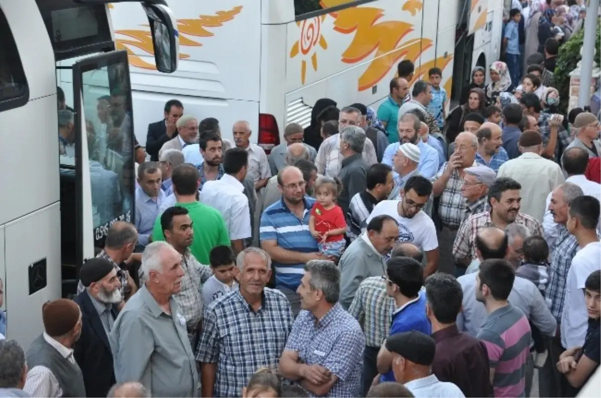 Hacı Adayları Dualarla Uğurlandılar