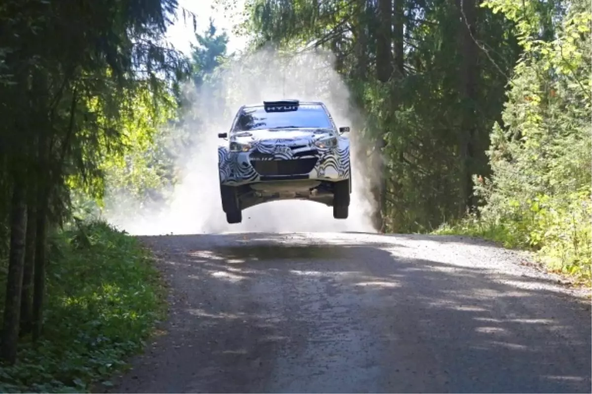 Hyundaı İ20 Wrc Zorlu Testlerine Asfalt ve Çakıl Üzerinde Devam Ediyor