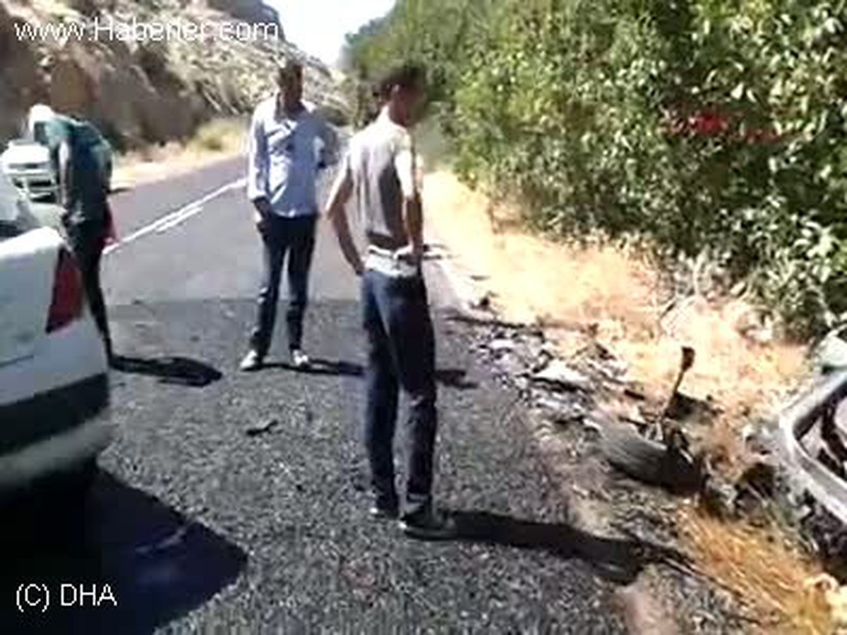 İki Otomobil Kafa Kafaya Çarpıştı Baba ile Oğlu Öldü, 10 Kişi Yaralandı