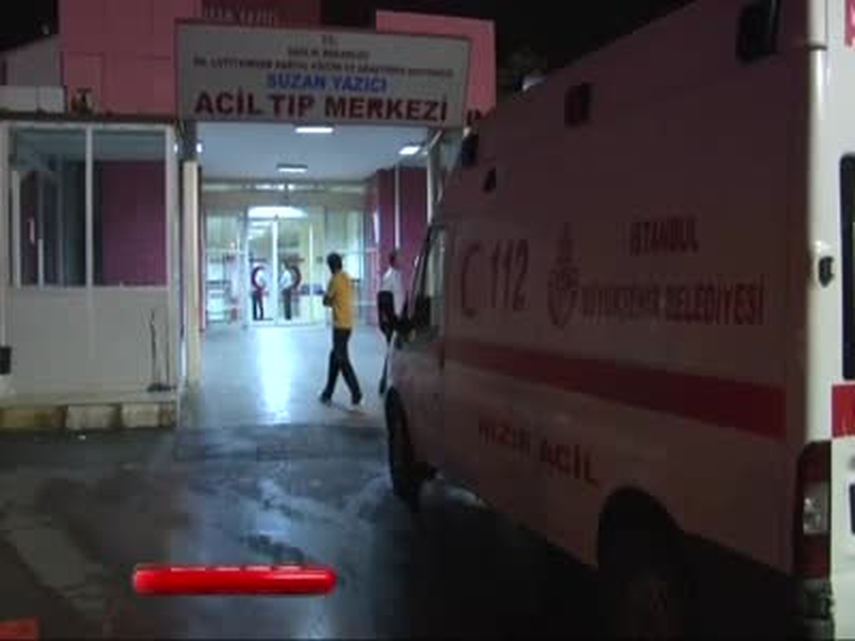 İstanbul\'da Kanlı Bar Kavgası: 3 Yaralı