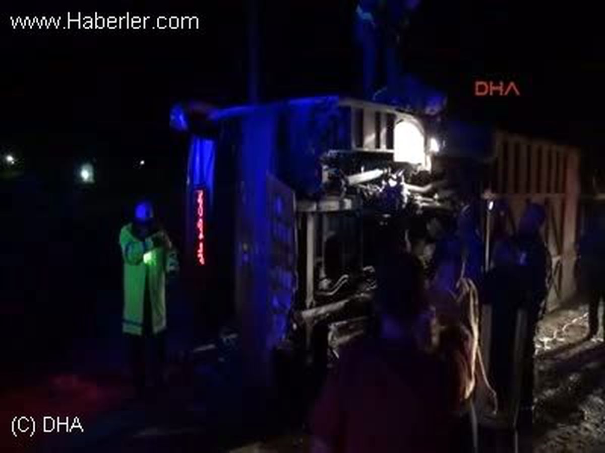 Kırıkkale\'de İran Plakalı Yolcu Otobüsü Devrildi: 2 Ölü