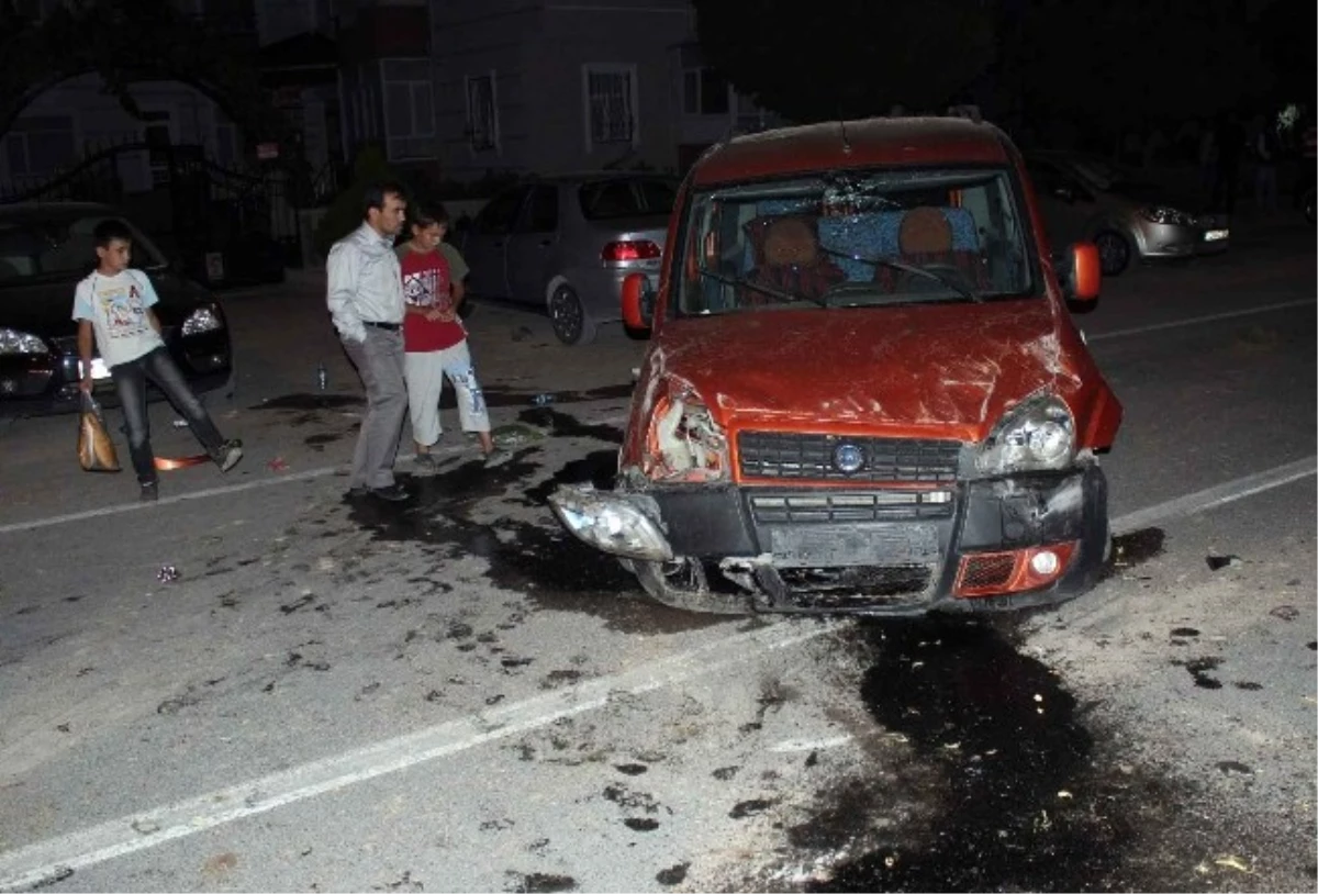 Konya\'da Trafik Kazaları: 4 Yaralı