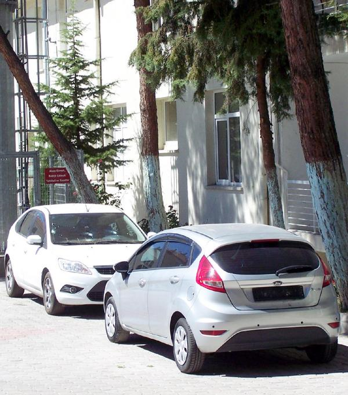 Korkuteli\'ndeki Kuyumcu Saldırısının Failleri Polis Çıktı