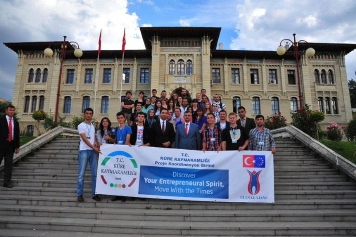 Küreversiteli Öğrenciler Vali, Bektaş I Ziyaret Etti