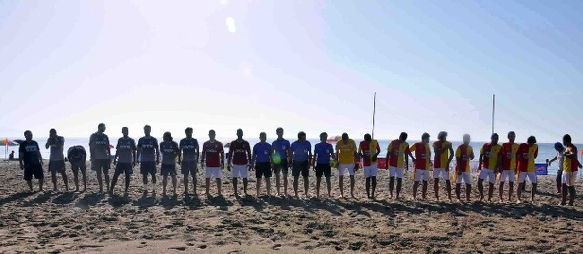 Kuşadası Plaj Futbolu Turnuvası Başladı