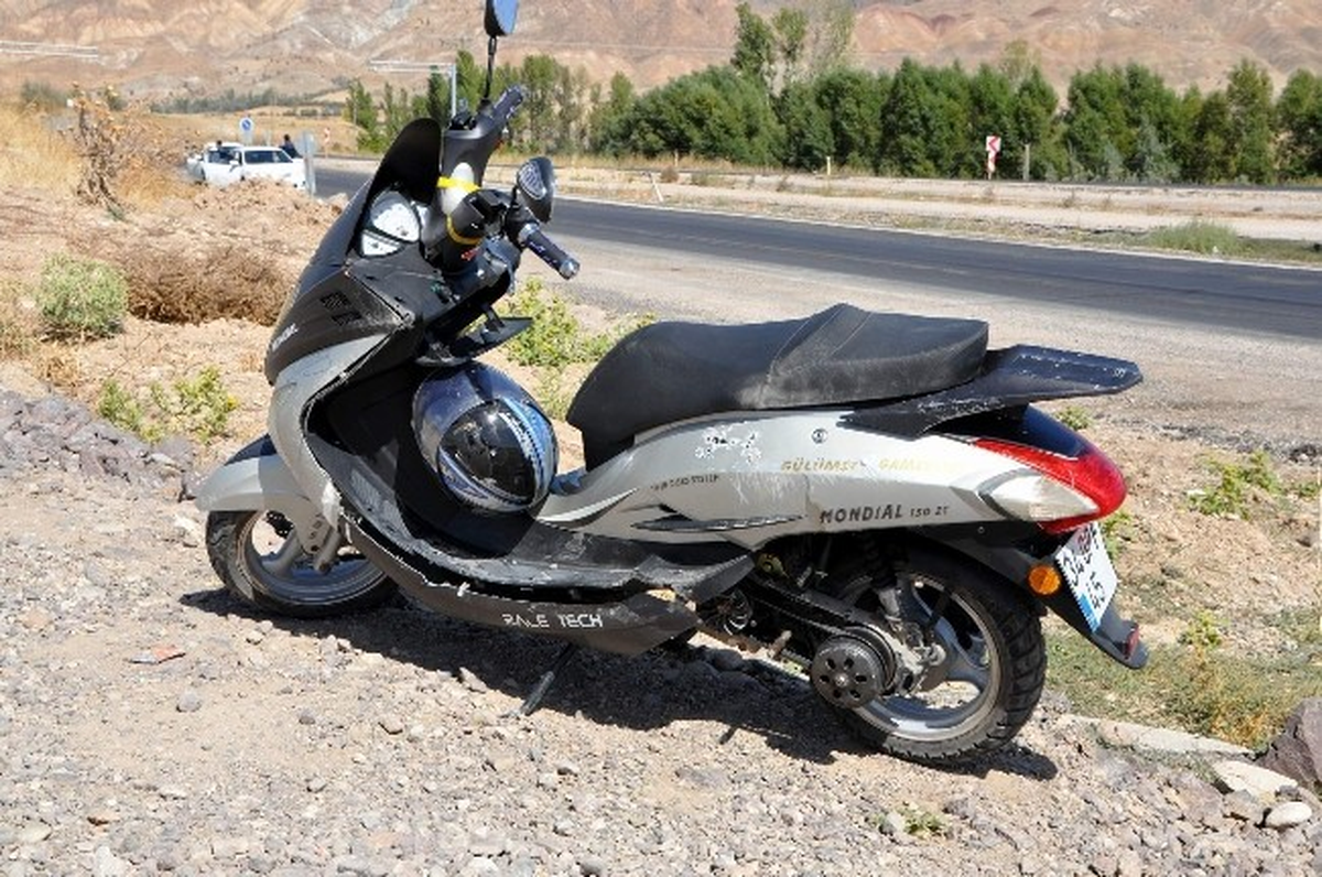 Motosikleti Deviren Sürücü Yaralandı
