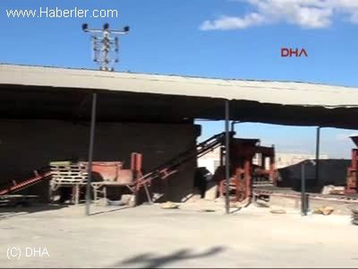 Mucize Adını Verdiği Hazır Duvarla Bir Günde Ev Yapıyor