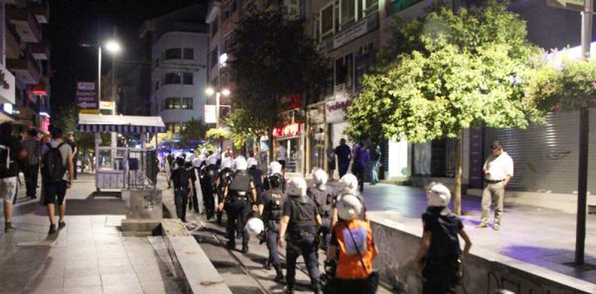 Polis Kadıköy\'de Eylemci Aradı !