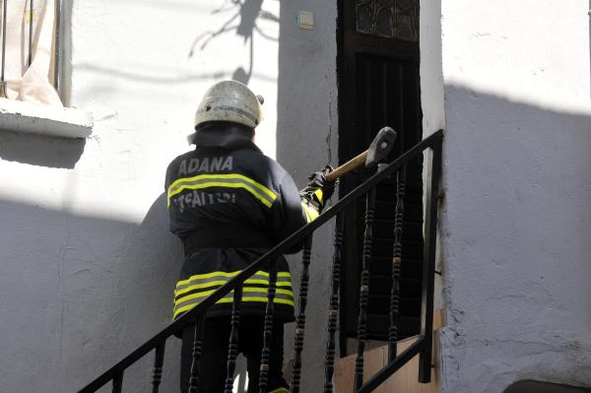 Polisi Yaklaştırmamak İçin Kapıya Elektrik Akımı Verdi