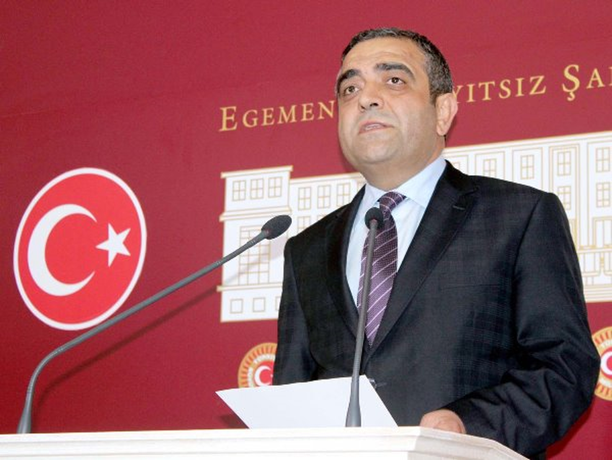 Sezgin Tanrıkulu Başbakan\'a Okuldan Uzaklaştırılan Öğrencileri Sordu
