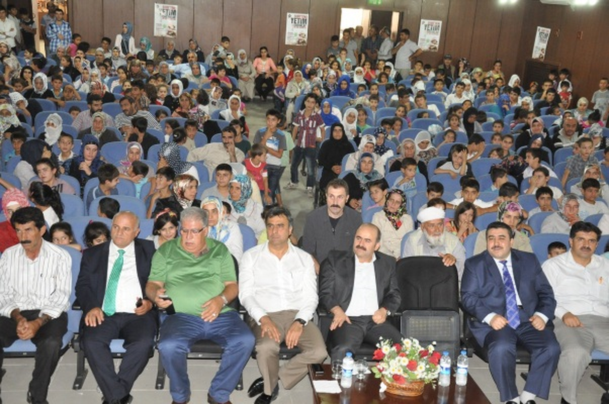 Siirt Vakfı, İhtiyaç Sahibi Ailelere Giyim Ve Kırtasiye Yardımında Bulundu