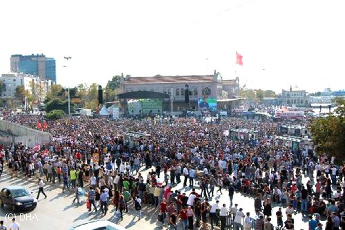 Kadıköy\'de \'Eylül\'de Gel\' Konserleri Başladı