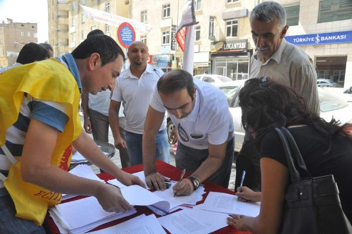 Anadilde Eğitim İçin Toplanan İmzalar Milli Eğitim\'e Verilecek