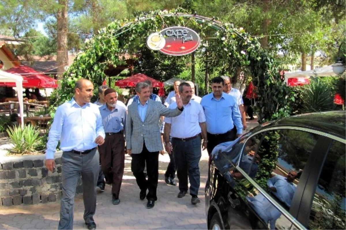 Başkan Tahmazoğlu Araban\'da Menengiç Kahvesi Molası Verdi.