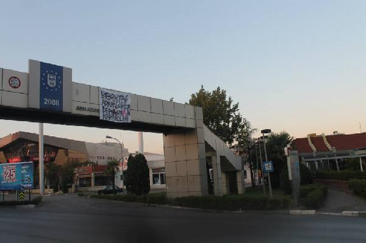 Beşiktaş Taraftarından Bursaspor Tesislerine Yazı (Yeniden)