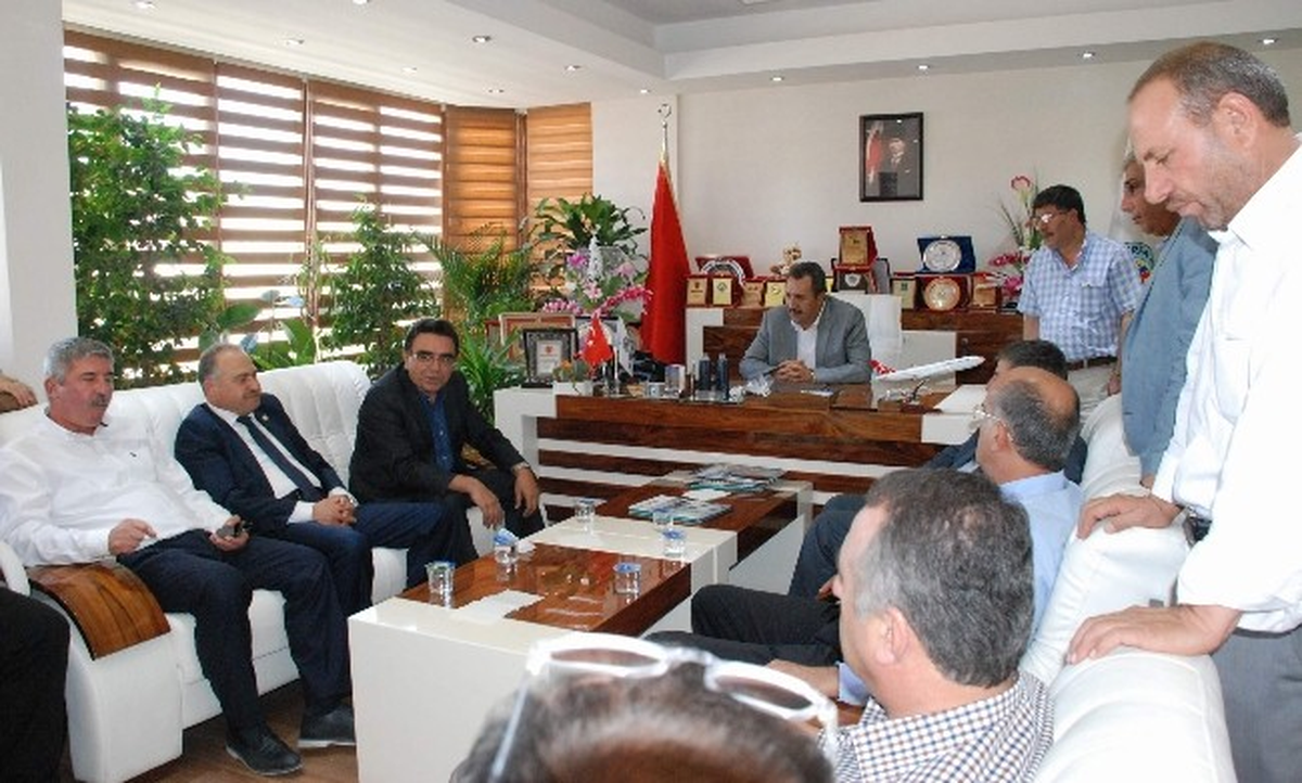 CHP\'li Vekillerden Ticaret Borsası\'na Ziyaret